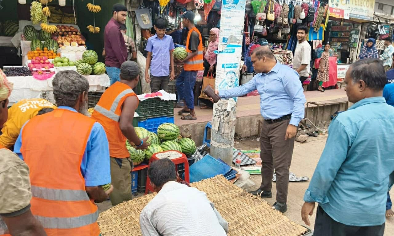 শ্রীমঙ্গলে ফুটপাত দখলমুক্ত ও যানজট নিরসনে উচ্ছেদ অভিযান। ছবি : রূপালী বাংলাদেশ