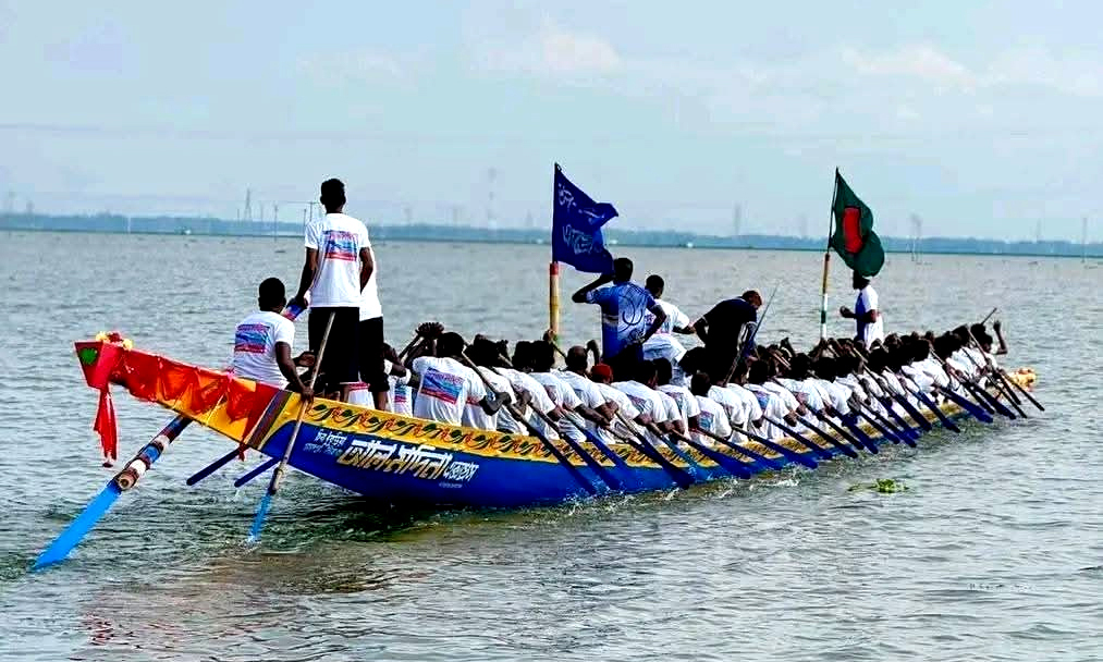 নৌকা বাইচ। ছবি- রূপালী বাংলাদেশ