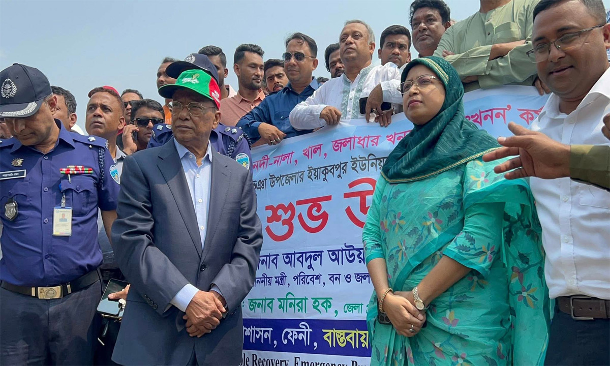 ফেনীতে দাদনার খাল পুনর্খনন উদ্বোধন করেছেন পরিবেশমন্ত্রী। ছবি : রূপালী বাংলাদেশ