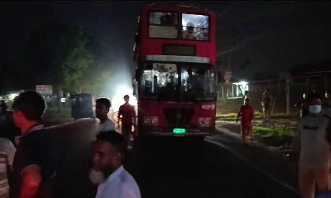 হাসড়কে অবরোধ-আগুন