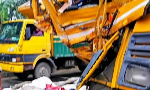 সড়কে নিভল ২ প্রাণ। ছবি : সংগৃহীত