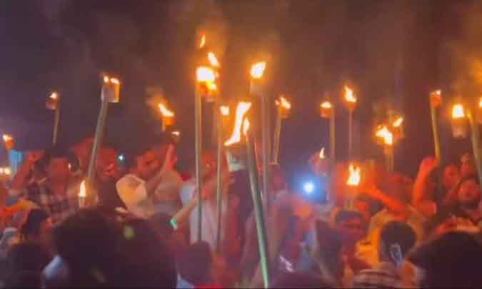 কিশোরগঞ্জের বাজিতপুরকে জেলা করার দাবিতে মশাল মিছিল। ছবি- রূপালী বাংলাদেশ