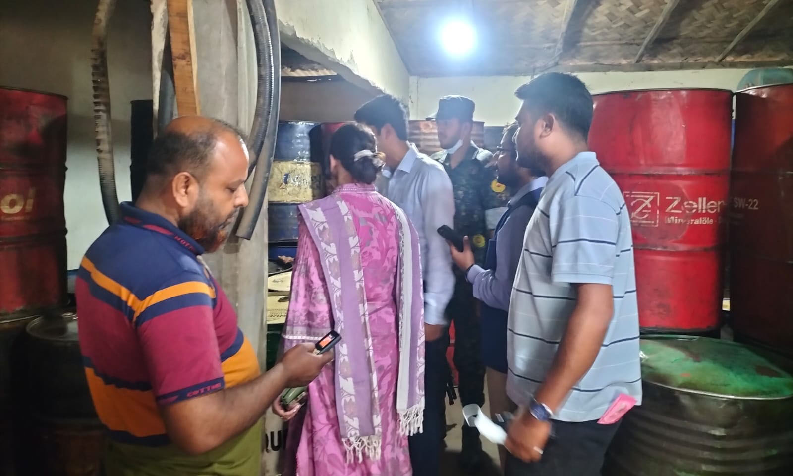 গাজীপুরে যৌথ অভিযানে অবৈধ জ্বালানি উদ্ধার। ছবি : রূপালী বাংলাদেশ