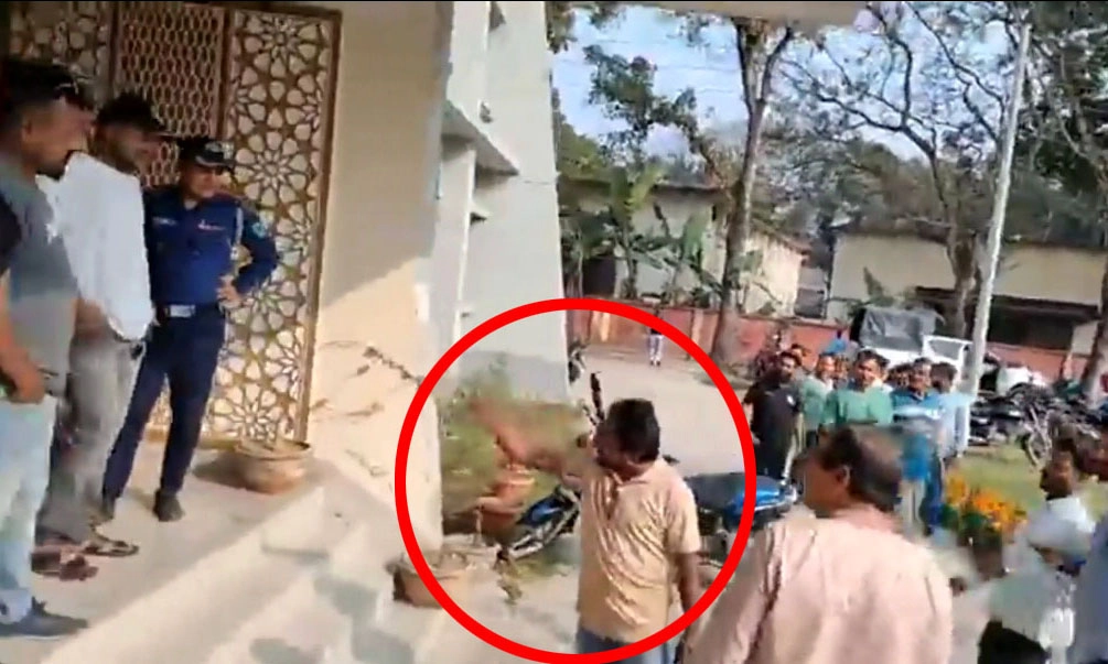 ‘এলাকায় আয়, তোকে দেখে নেব’— হাট ইজারাদারকে যুবদল নেতার হুমকি। ছবি : সংগৃহীত
