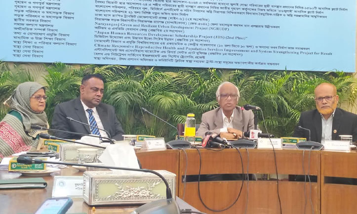 একনেক সভা শেষে পরিকল্পনা উপদেষ্টা ওয়াহিদউদ্দিন মাহমুদ সাংবাদিকদের কথা বলেন।