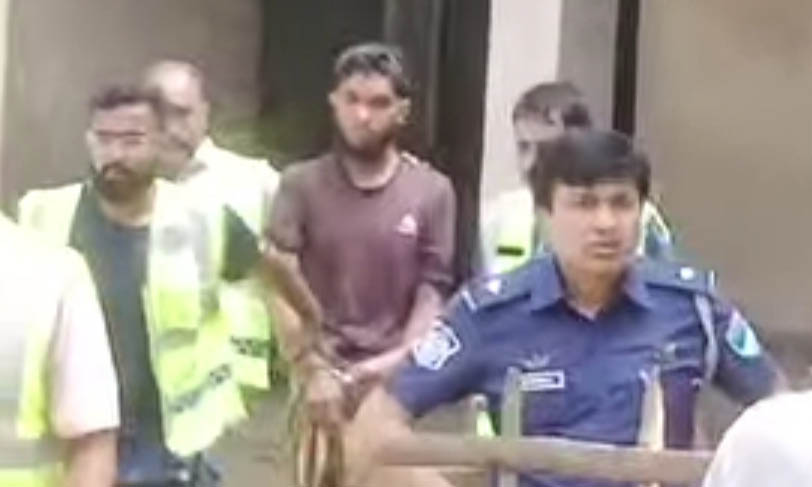 মাদ্রাসা শিক্ষক হুজাইফা