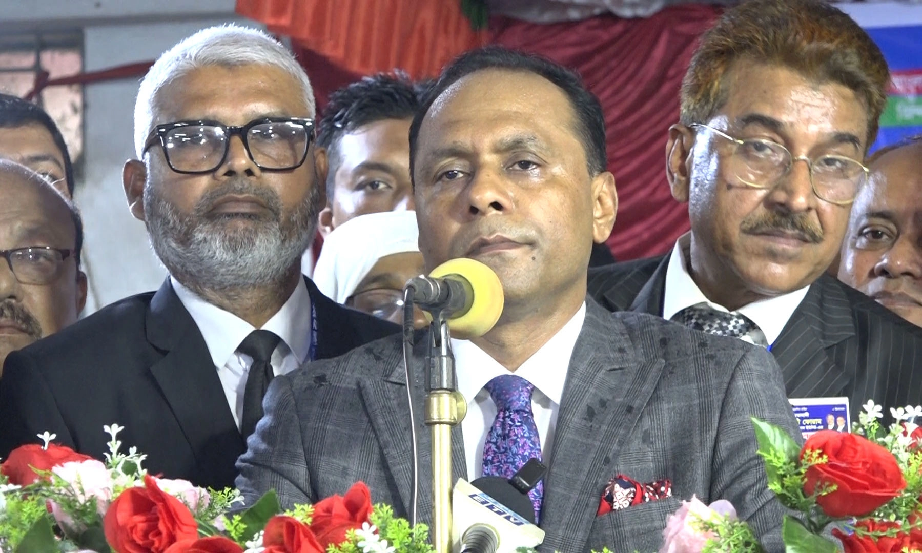 জাতীয়তাবাদী আইনজীবী ফোরামের মহাসচিব এবং বিএনপির জাতীয় নির্বাহী কমিটির আইনবিষয়ক সম্পাদক ব‍্যারিস্টার কায়সার কামাল