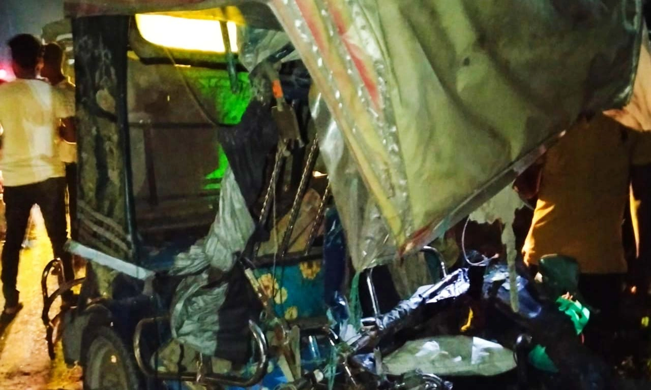 সড়কে নিভল প্রাণ। ছবি- রূপালী বাংলাদেশ