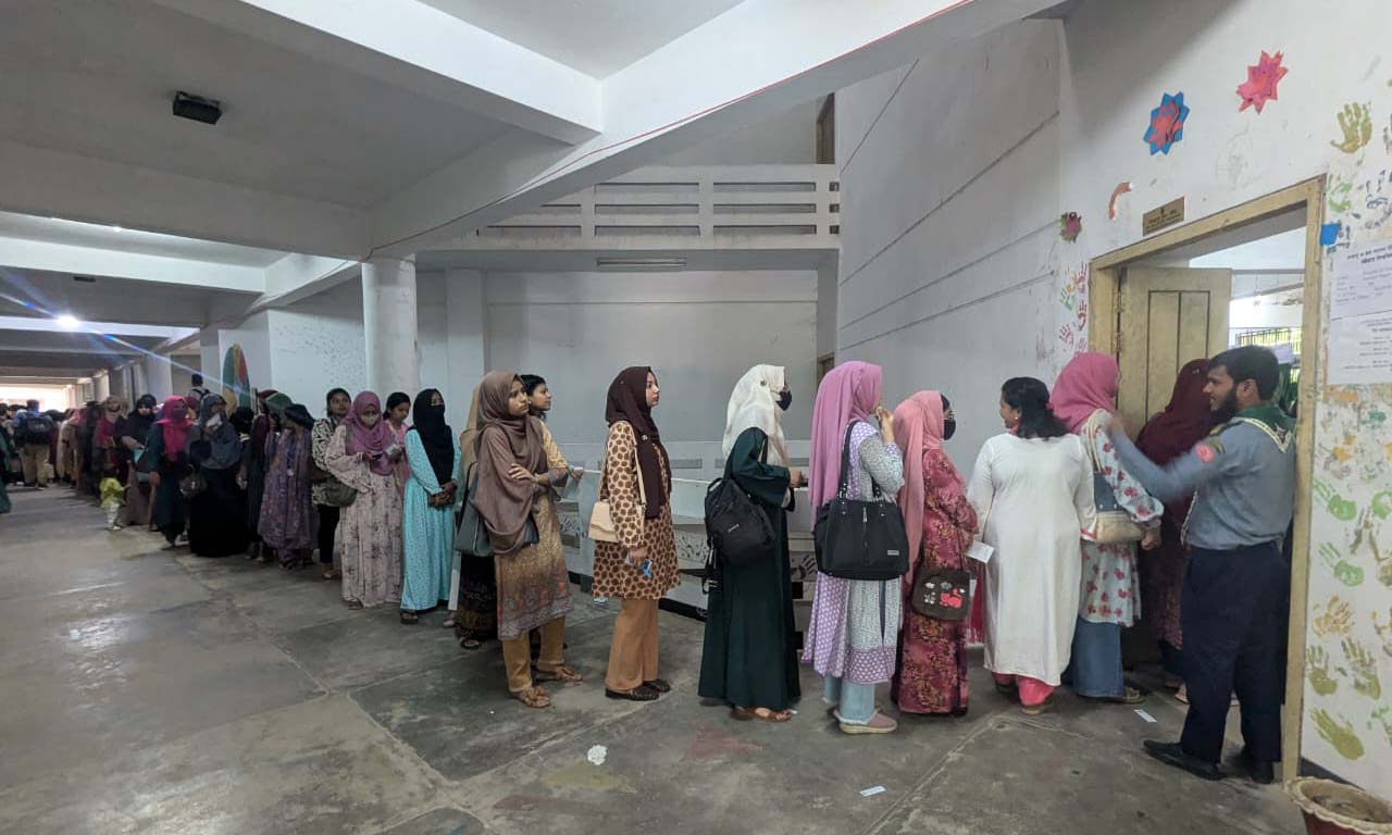 চাকসু ভোটগ্রহণ শেষ, এখন ফলের অপেক্ষা। ছবি- সংগৃহীত
