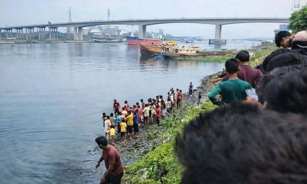 শীতলক্ষ্যায় গোসলে নেমে মারা গেল কিশোর। ছবি : রূপালী বাংলাদেশ