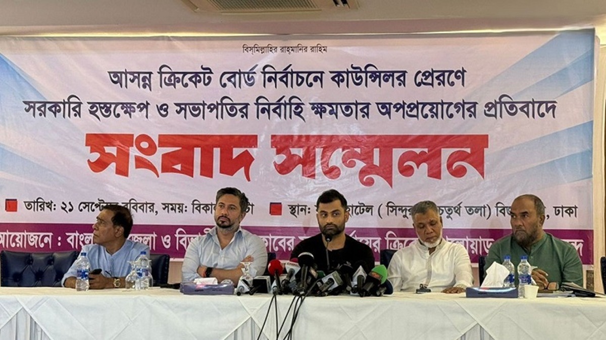 সংবাদ সম্মেলনে তামিম ইকবাল। ছবি- সংগৃহীত