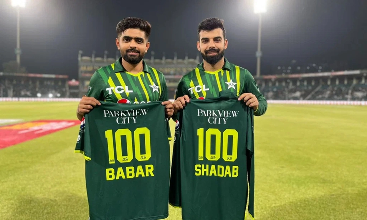 বাবর আজম ও শাদাব খান। ছবি : সংগৃহীত