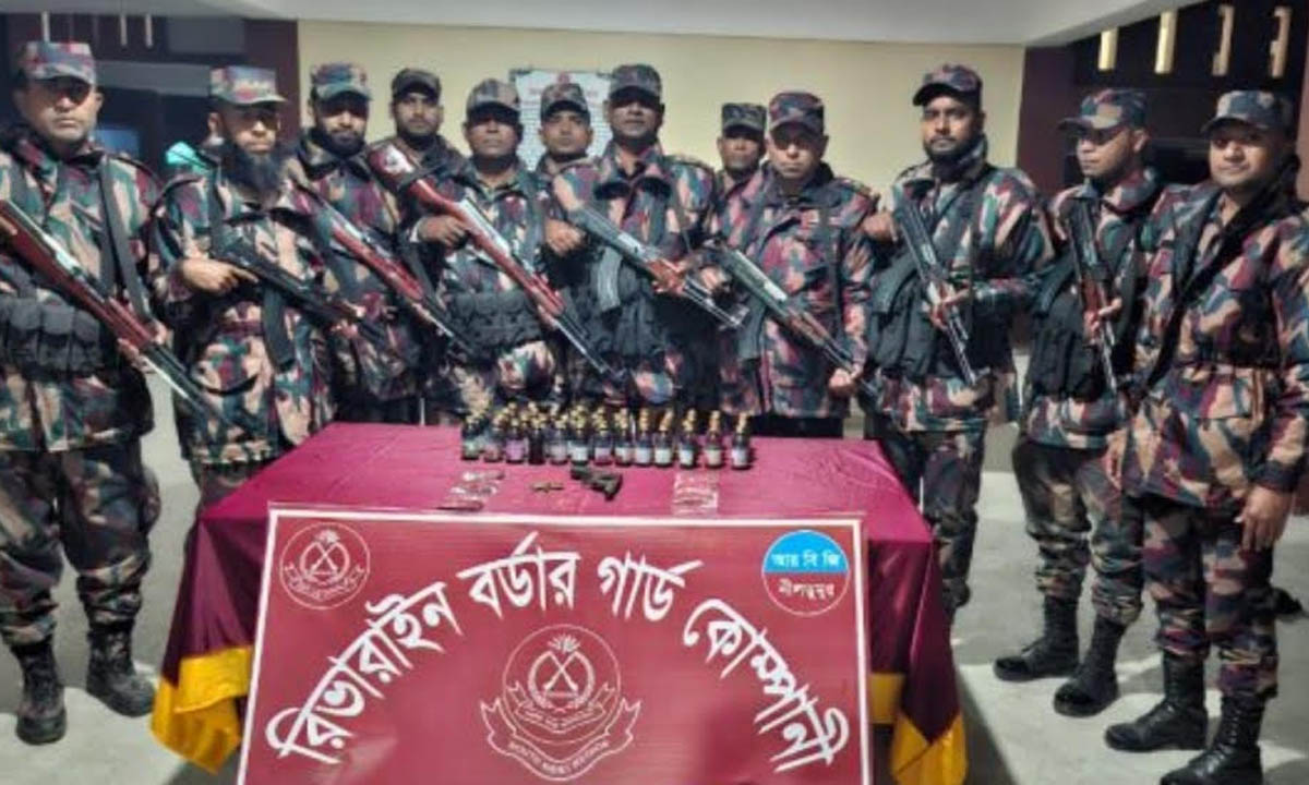 অস্ত্র, গোলাবারুদ ও মাদকদ্রব্য উদ্ধার। ছবি : রূপালী বাংলাদেশ