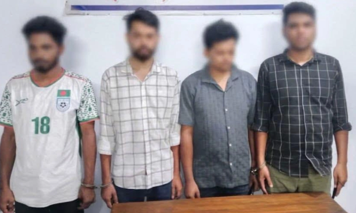 আটকরা। ছবি : রূপালী বাংলাদেশ