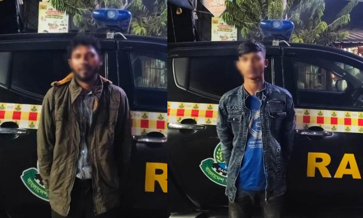 গ্রেপ্তার দুই আসামি। ছবি : রূপালী বাংলাদেশ