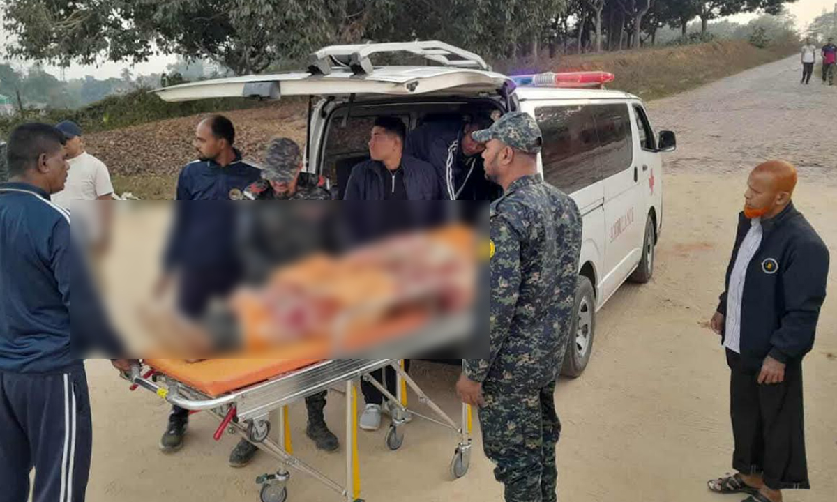 জুরাছড়ি উপজেলা স্বাস্থ্য কমপ্লেক্সে আনসার সদস্যকে নিয়ে যাওয়া হচ্ছে। ছবি : রূপালী বাংলাদেশ