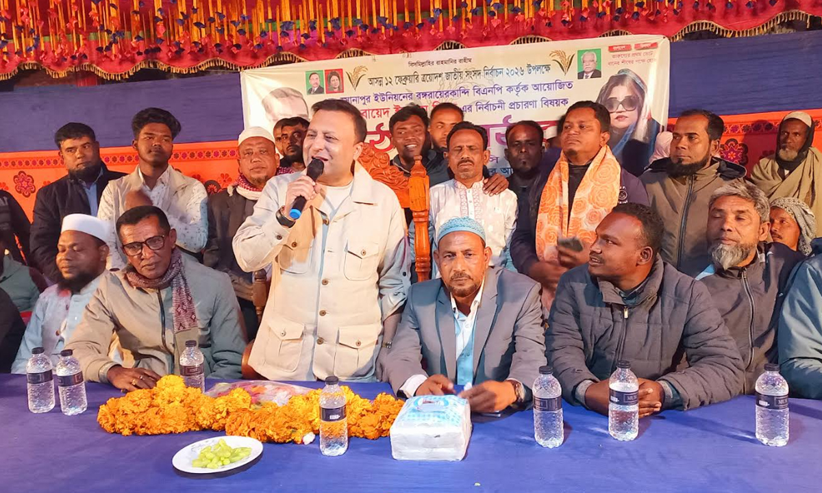 শামা ওবায়েদের পক্ষে ভোট চাইলেন স্বামী শোভন। ছবি : রূপালী বাংলাদেশ
