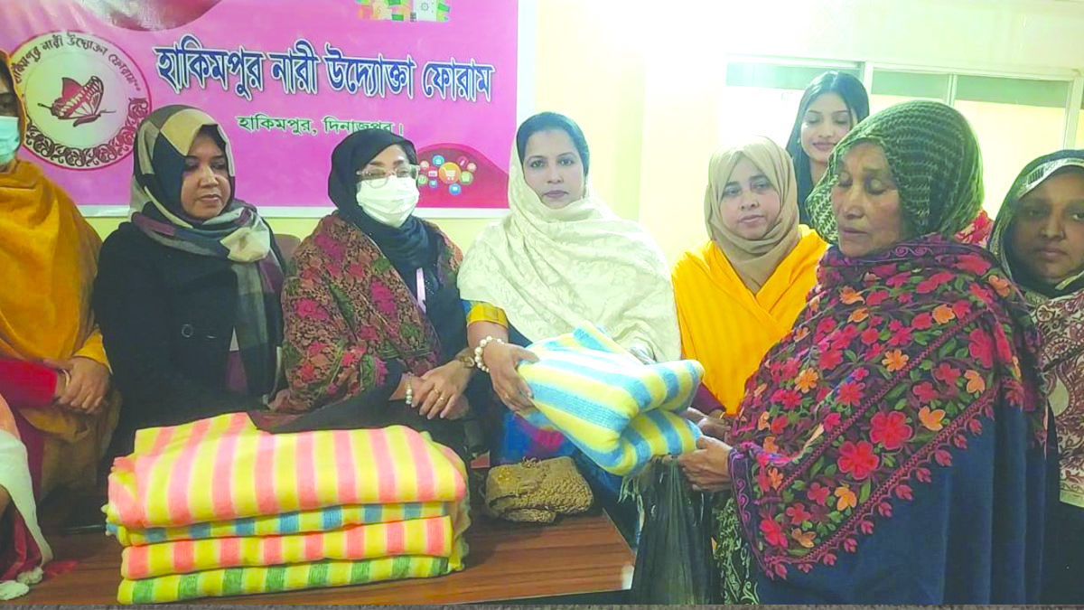 শীতার্ত মানুষের মধ্যে শীতবস্ত্র বিতরণ। ছবি : রূপালী বাংলাদেশ