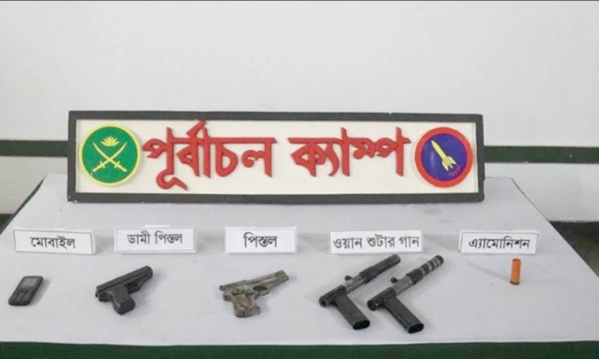অস্ত্র ও গোলাবারুদ উদ্ধার। ছবি : রূপালী বাংলাদেশ
