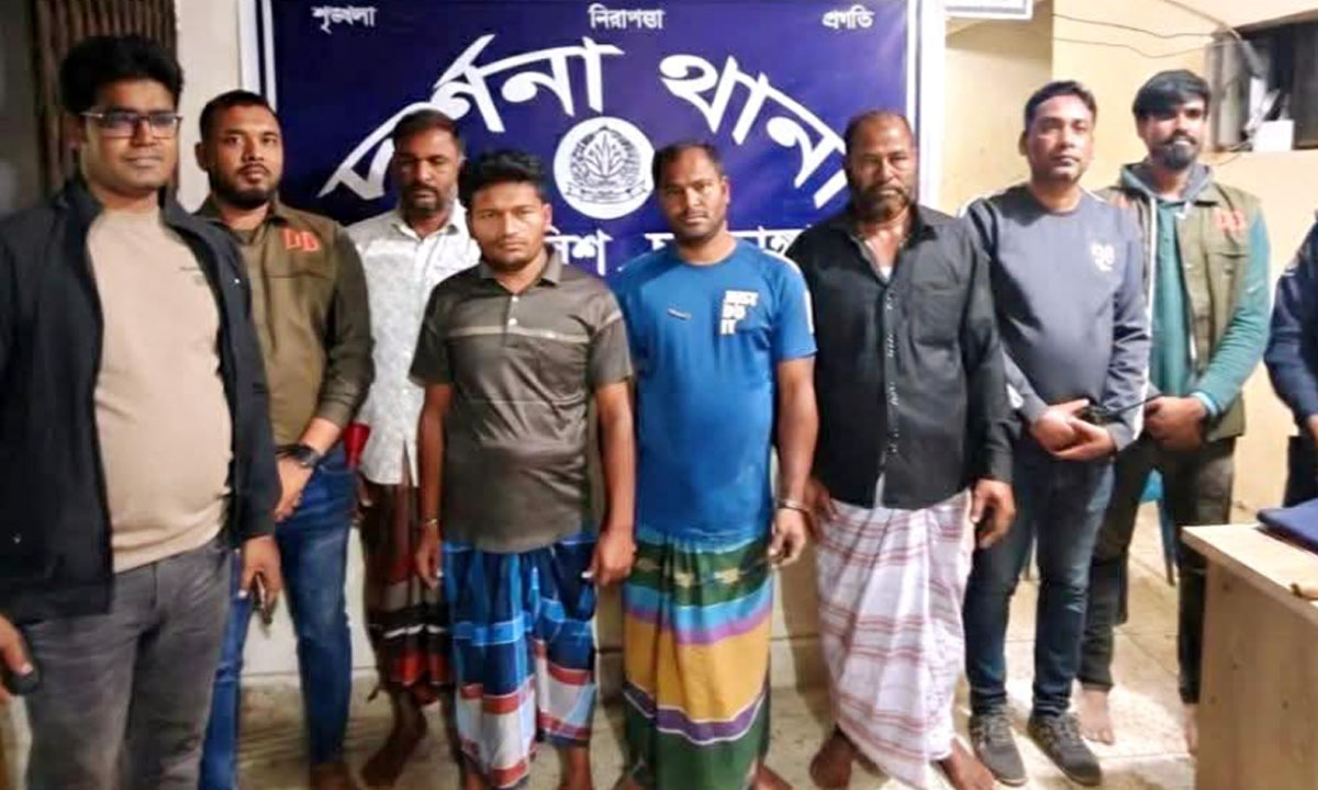 গ্রেপ্তার আসামিরা। ছবি : রূপালী বাংলাদেশ