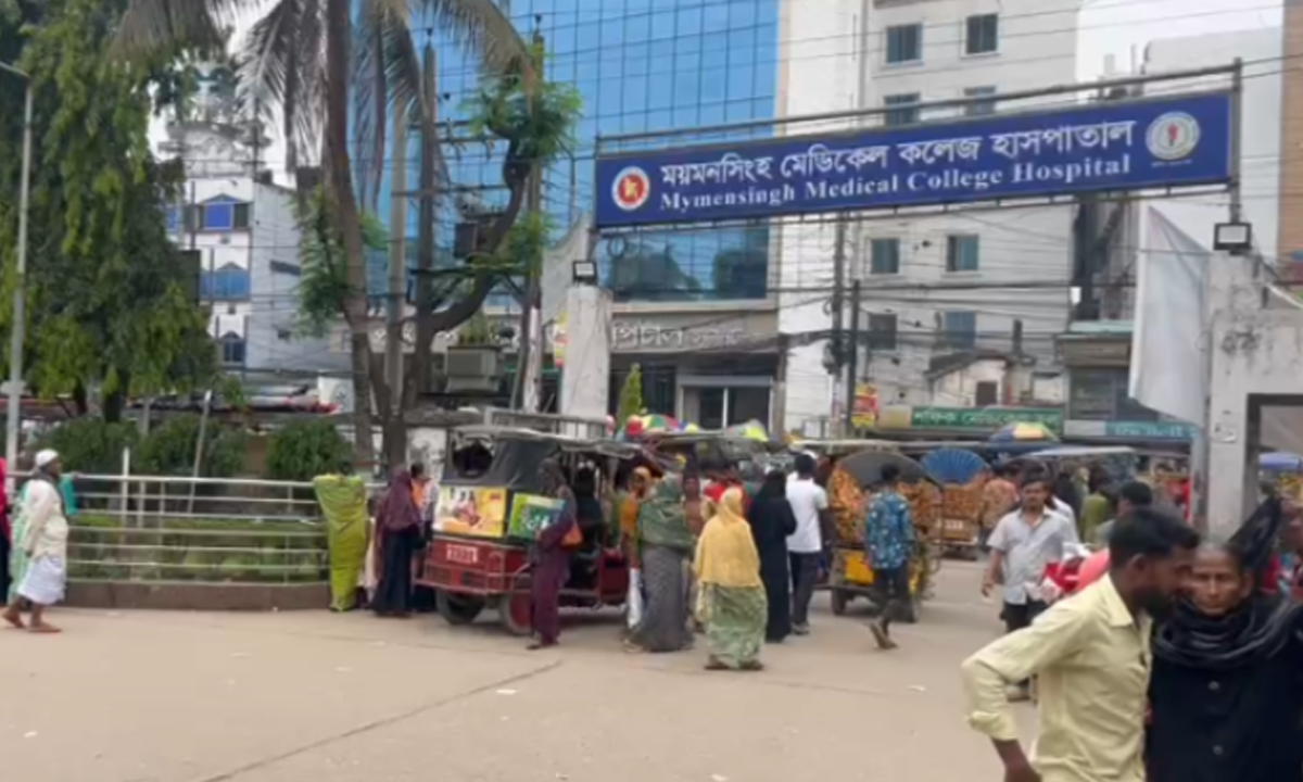 ছাত্রাবাসে ছাত্রদলের দু’গ্রুপের মধ্যে সংঘর্ষ। ছবি : রূপালী বাংলাদেশ