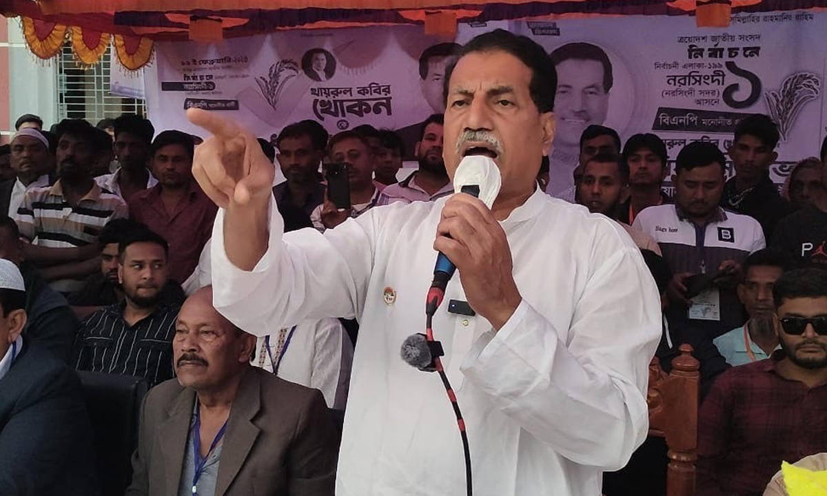 নির্বাচনি উঠান বৈঠকে বক্তব্য দিচ্ছেন বিএনপির প্রার্থী খায়রুল কবীর খোকন। ছবি : রূপালী বাংলাদেশ