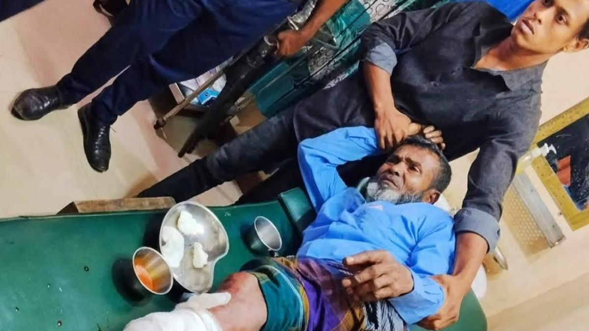 আহত ব্যক্তিকে হাসপাতালে নিয়ে আসা হয়েছে। ছবি : রূপালী বাংলাদেশ