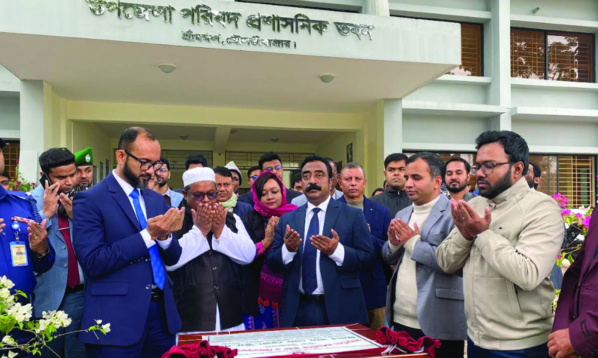 শ্রীমঙ্গলে নবনির্মিত কমপ্লেক্স ভবন ও হলরুম উদ্বোধন করলেন বিভাগীয় কমিশনার। ছবি : রূপালী বাংলাদেশ