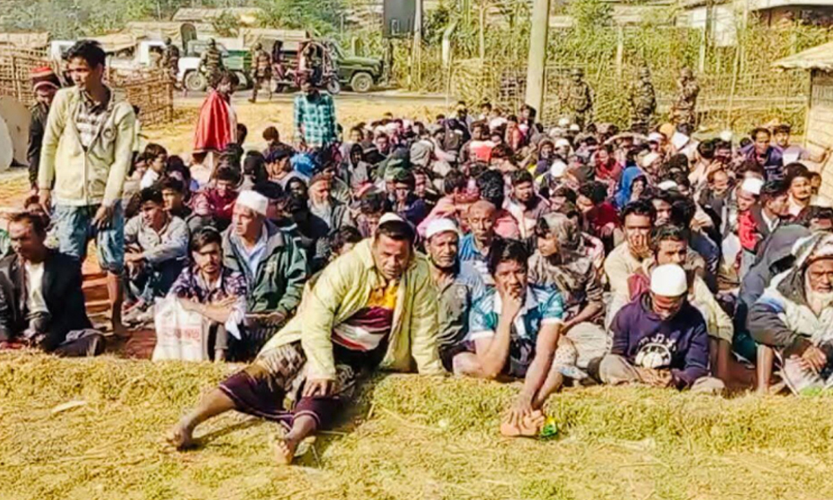 কক্সবাজারে যৌথ বাহিনীর অভিযানে ক্যাম্পের বাইরে থাকা এক হাজার রোহিঙ্গা আটক। ছবি : সংগৃহীত