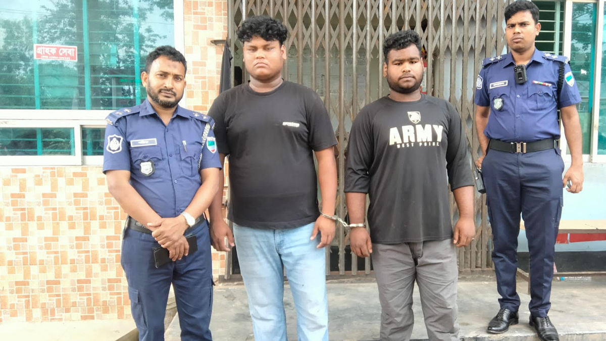 দুই যুবকের জেল। ছবি : রূপালী বাংলাদেশ