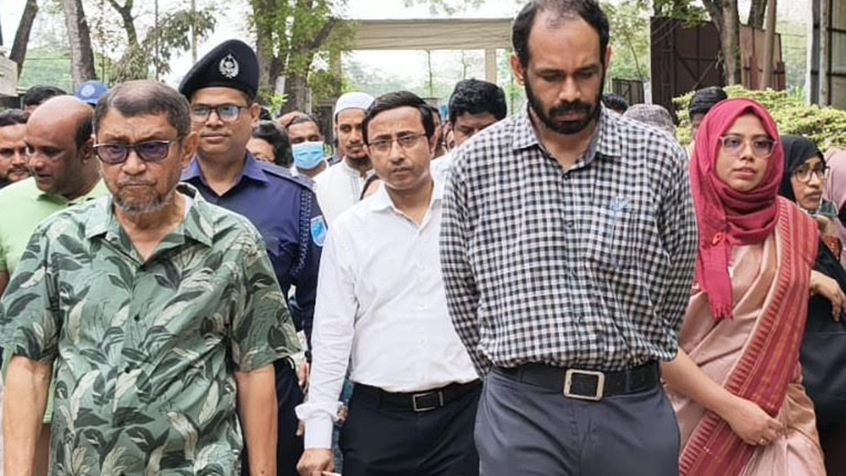 সিংগাইর পৌরসভার আয়োজনে মশকনিধন ও পরিষ্কার-পরিচ্ছন্নতা অভিযান উদ্বোধন করেন স্বাস্থ্যমন্ত্রী। ছবি : রূপালী বাংলাদেশ