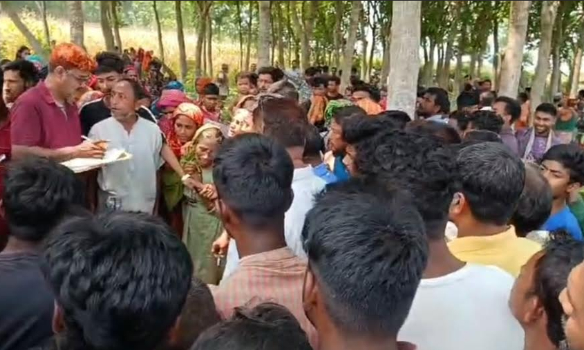একটি মেহগনি বাগান থেকে যুবকের মরদেহ উদ্ধার । ছবি : রূপালী বাংলাদেশ