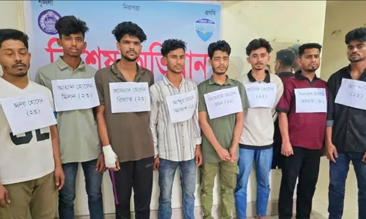 গ্রেপ্তার আসামিরা। ছবি : রূপালী বাংলাদেশ