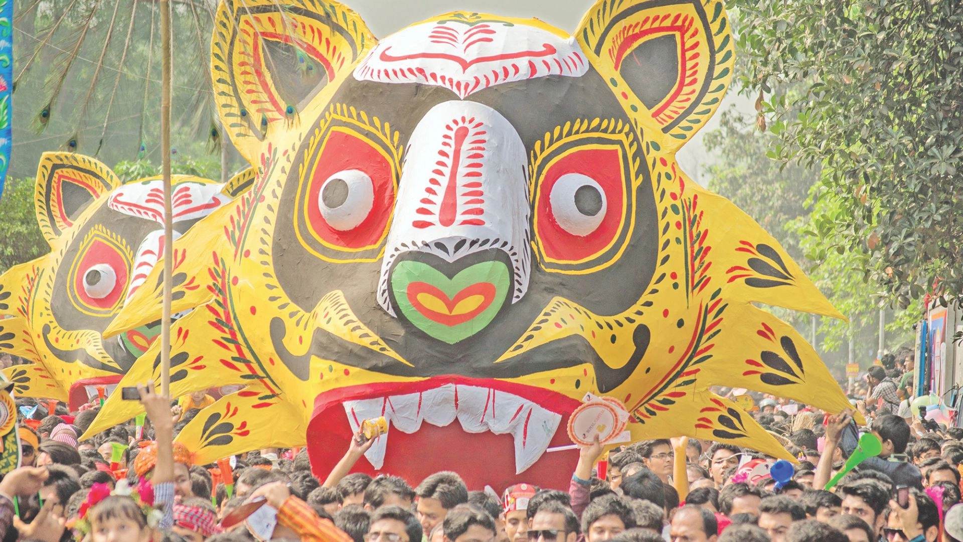 বৈশাখী উৎসবে রঙের ঢাকা