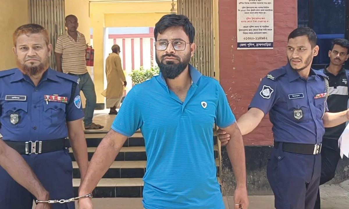 ম্যানেজার ফোরকান গ্রেপ্তার। ছবি : রূপালী বাংলাদেশ