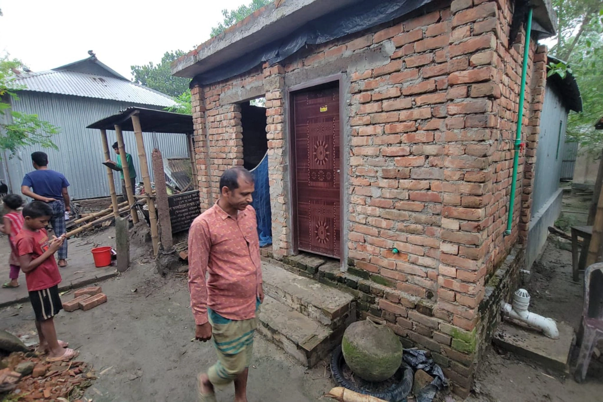 সরকারি রাস্তার ইট  তুলে ইউপি সদস্যের  বাড়ির বাথরুম