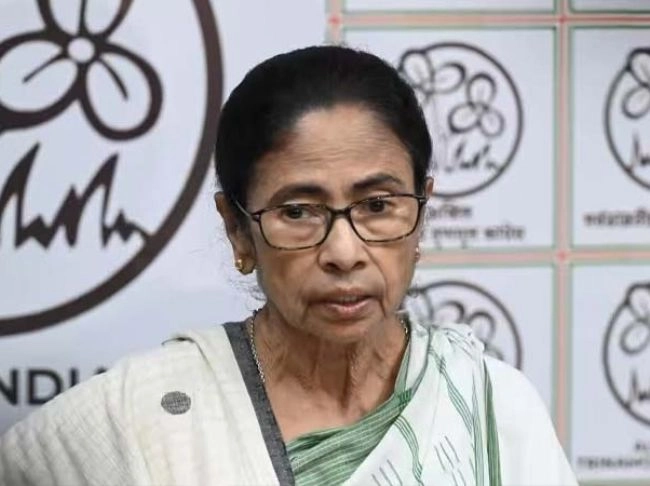 ভাঙনের মুখে তৃণমূল  কংগ্রেস, শঙ্কায় মমতা