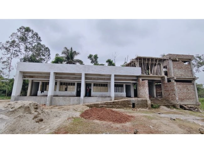 স্কুল ভবন নির্মাণে ব্যাপক অনিয়ম