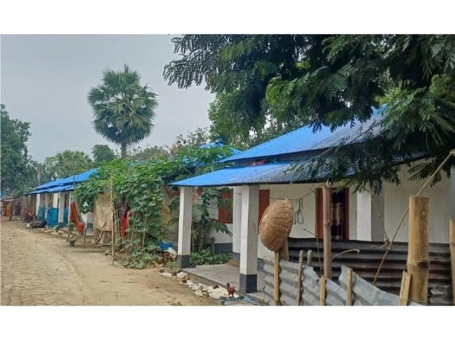 আশ্রয়ণের ঘর বরাদ্দে ‘আত্মীয়করণ’