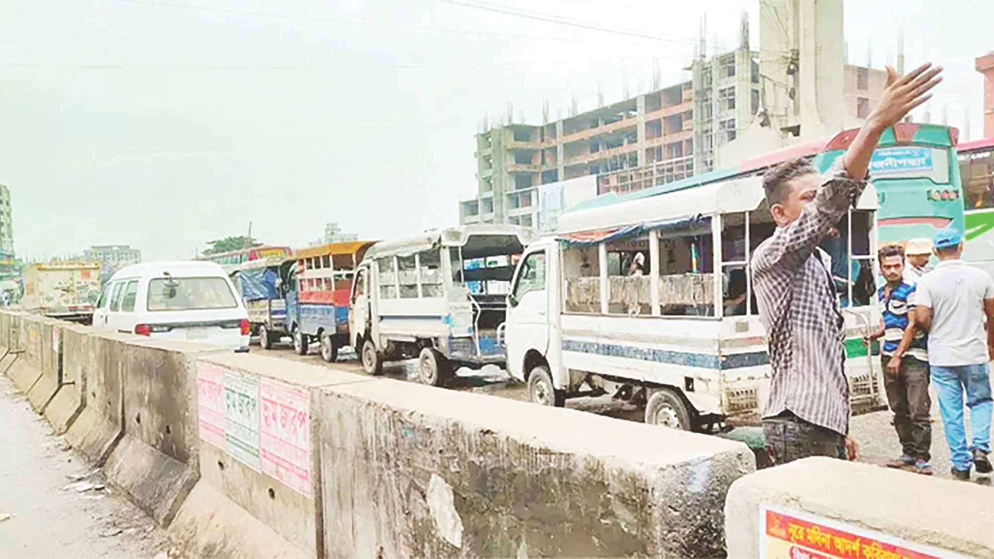 বাস নেই, জিম্মি যাত্রী