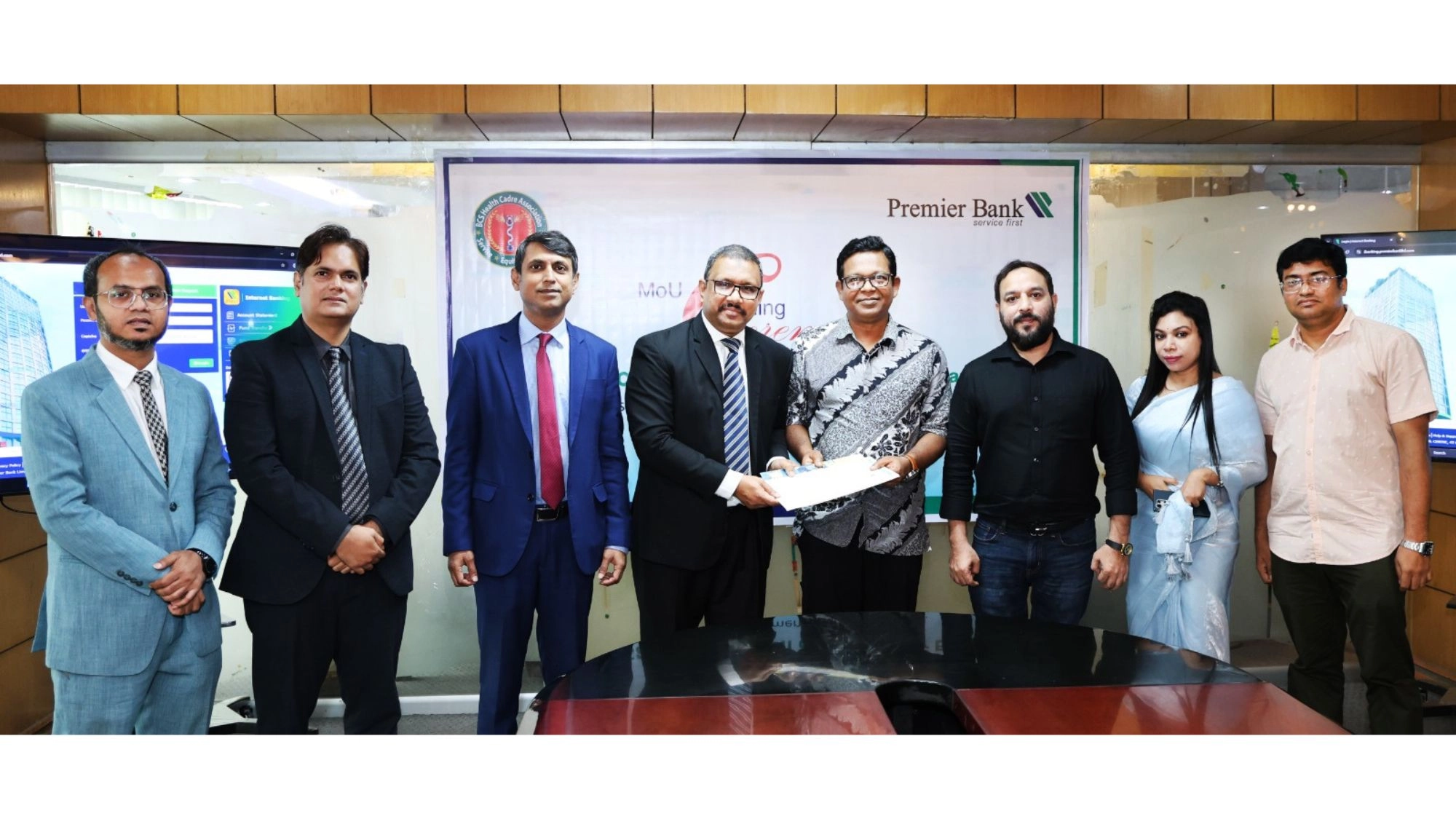 প্রিমিয়ার ব্যাংক পিএলসি ও বিসিএস হেলথ ক্যাডার অ্যাসোসিয়েশনের মধ্যে সমঝোতা স্মারক স্বাক্ষর