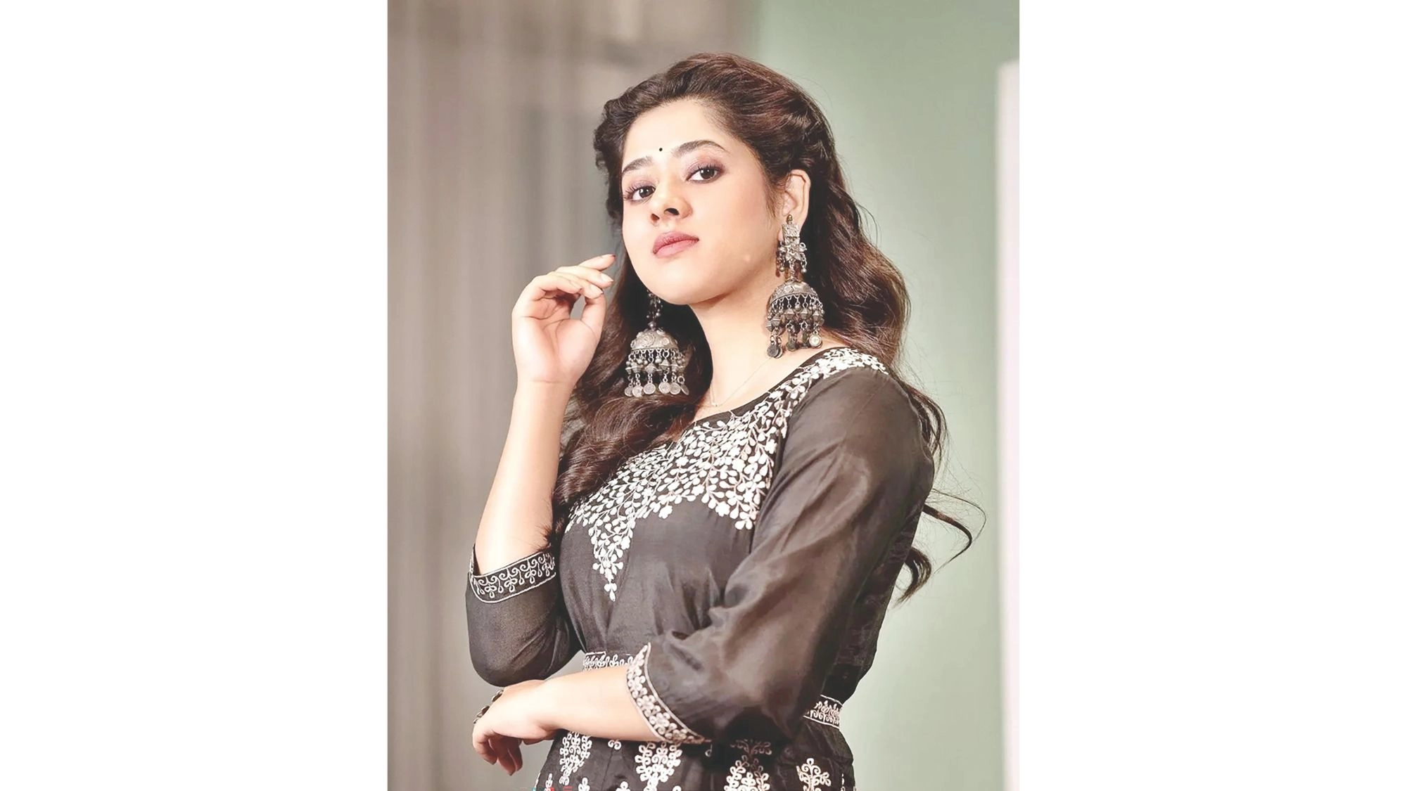দেবীরূপে ফিরছেন দিতিপ্রিয়া