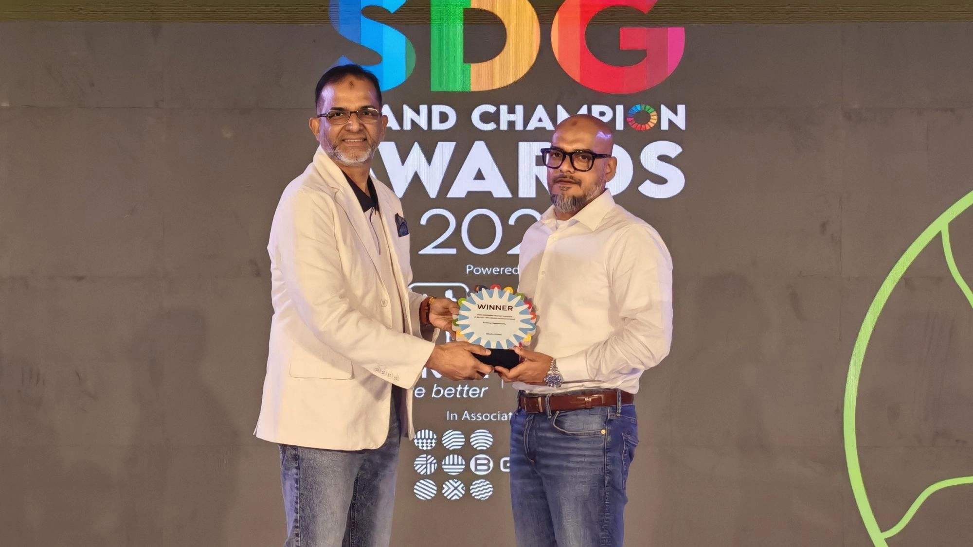 টেকসই আর্থিক খাত ও কমিউনিটি উন্নয়নে এসডিজি অ্যাওয়ার্ড জিতল বিকাশ