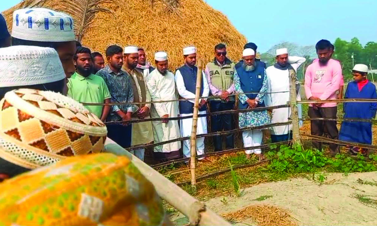 মায়ের কবর জিয়ারতের মধ্য দিয়ে নির্বাচনি প্রচারণা শুরু করলেন ভিপি নুর। ছবি : রূপালী বাংলাদেশ