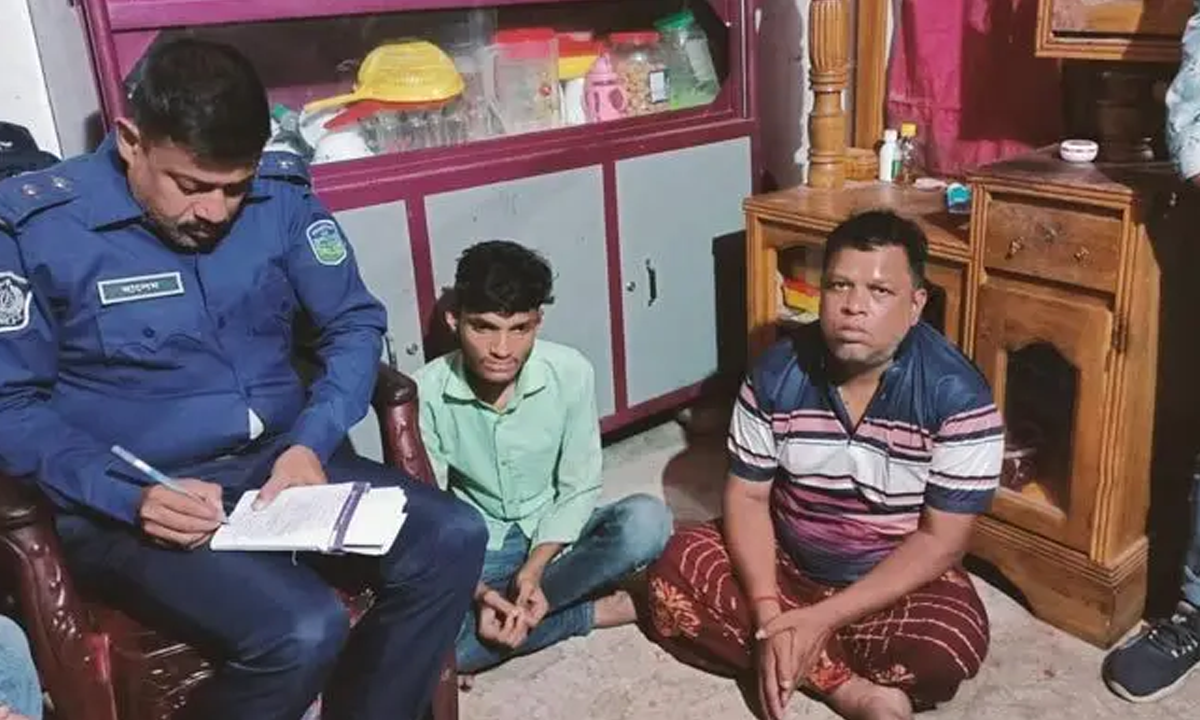 বাবা-ছেলে আটক। ছবি : সংগৃহীত