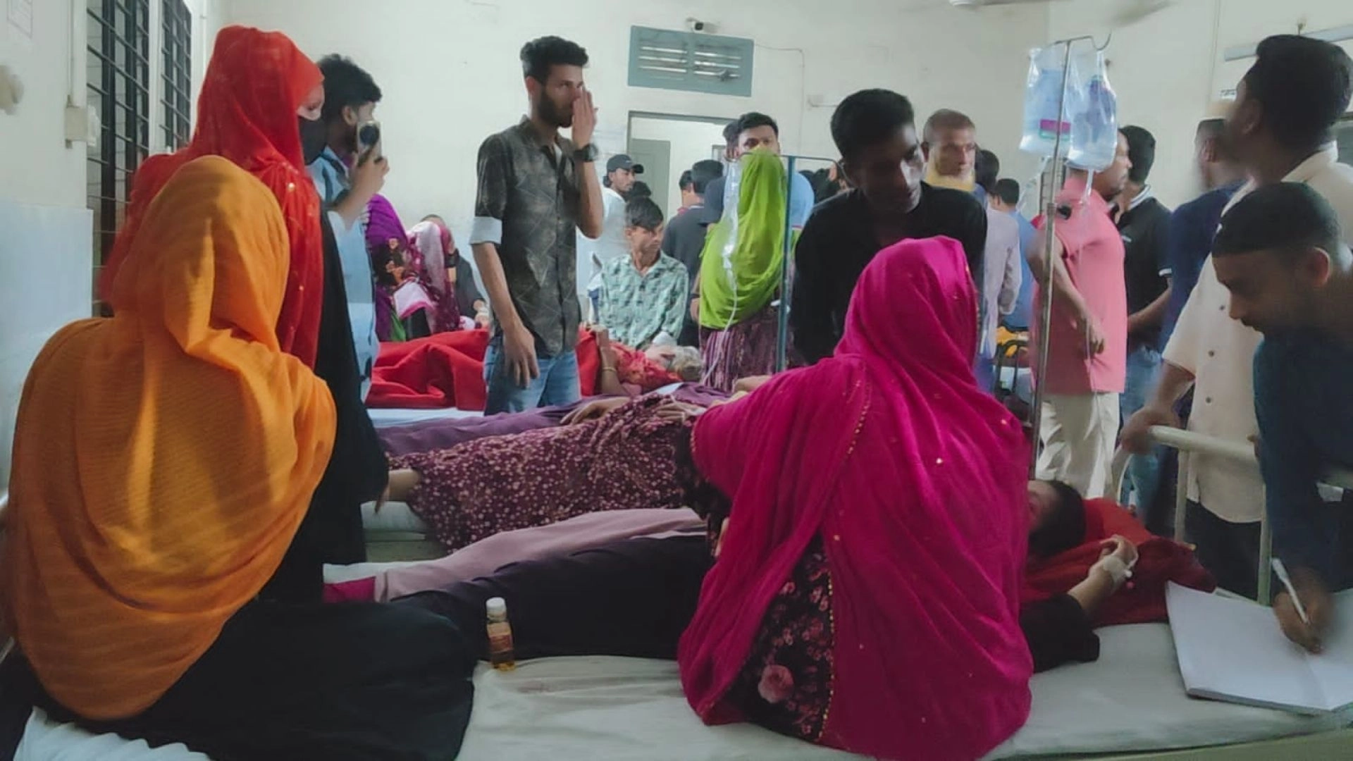 ইফতারে মোরগ পোলাও খেয়ে অসুস্থ অর্ধশতাধিক গার্মেন্টস শ্রমিক