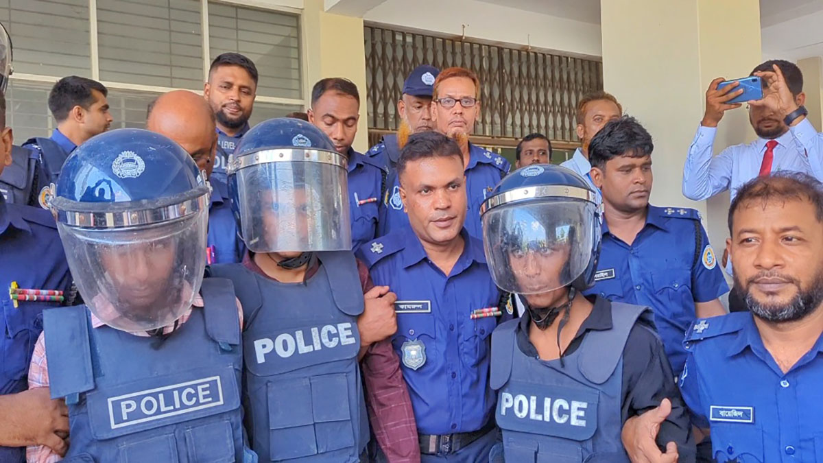 আদালতে আসামিরা । ছবি- রূপালী বাংলাদেশ