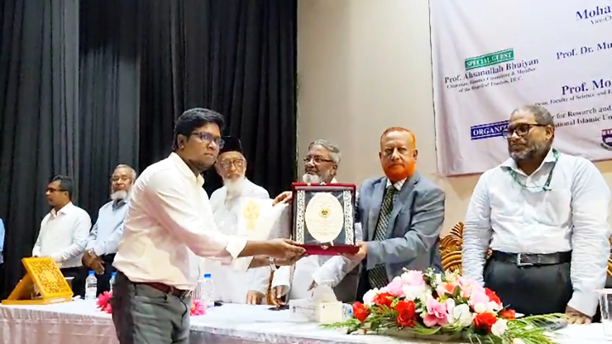 সম্মাননা পেলেন ১৩৭ গবেষক। ছবি- রূপালী বাংলাদেশ