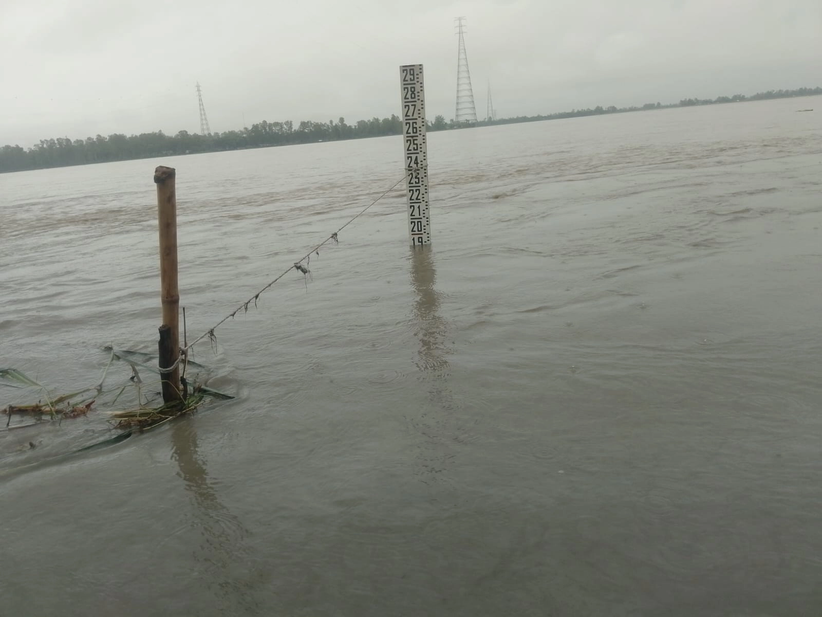 উজানের ঢলে তিস্তার পানি বেড়ে নিম্নাঞ্চল প্লাবিত