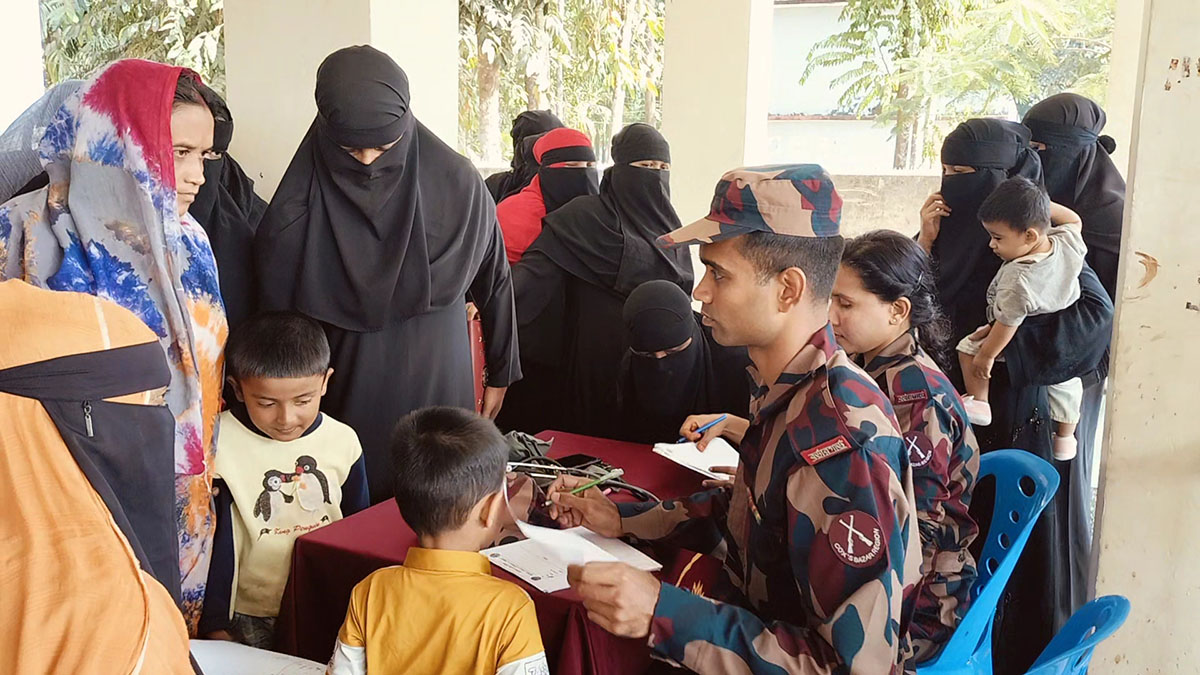 সীমান্ত অঞ্চলের প্রান্তিক জনগোষ্ঠীর স্বাস্থ্যসেবা নিশ্চিত করতে এ উদ্যোগ বিজিবির। ছবি : রূপালী বাংলাদেশ